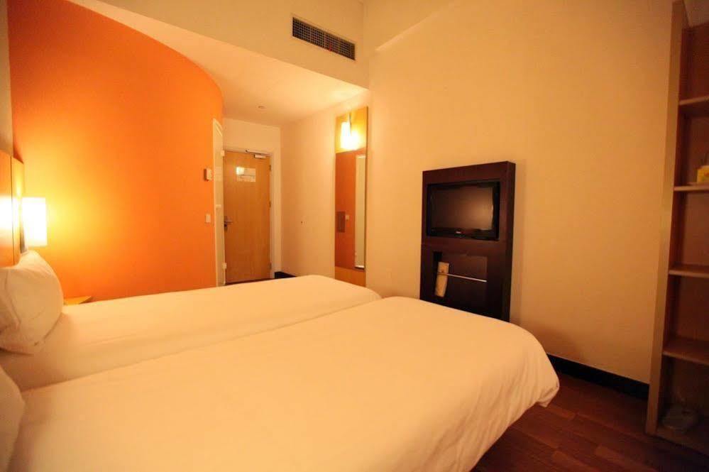 Ibis Ningbo Qianhu Plaza Hotel Εξωτερικό φωτογραφία